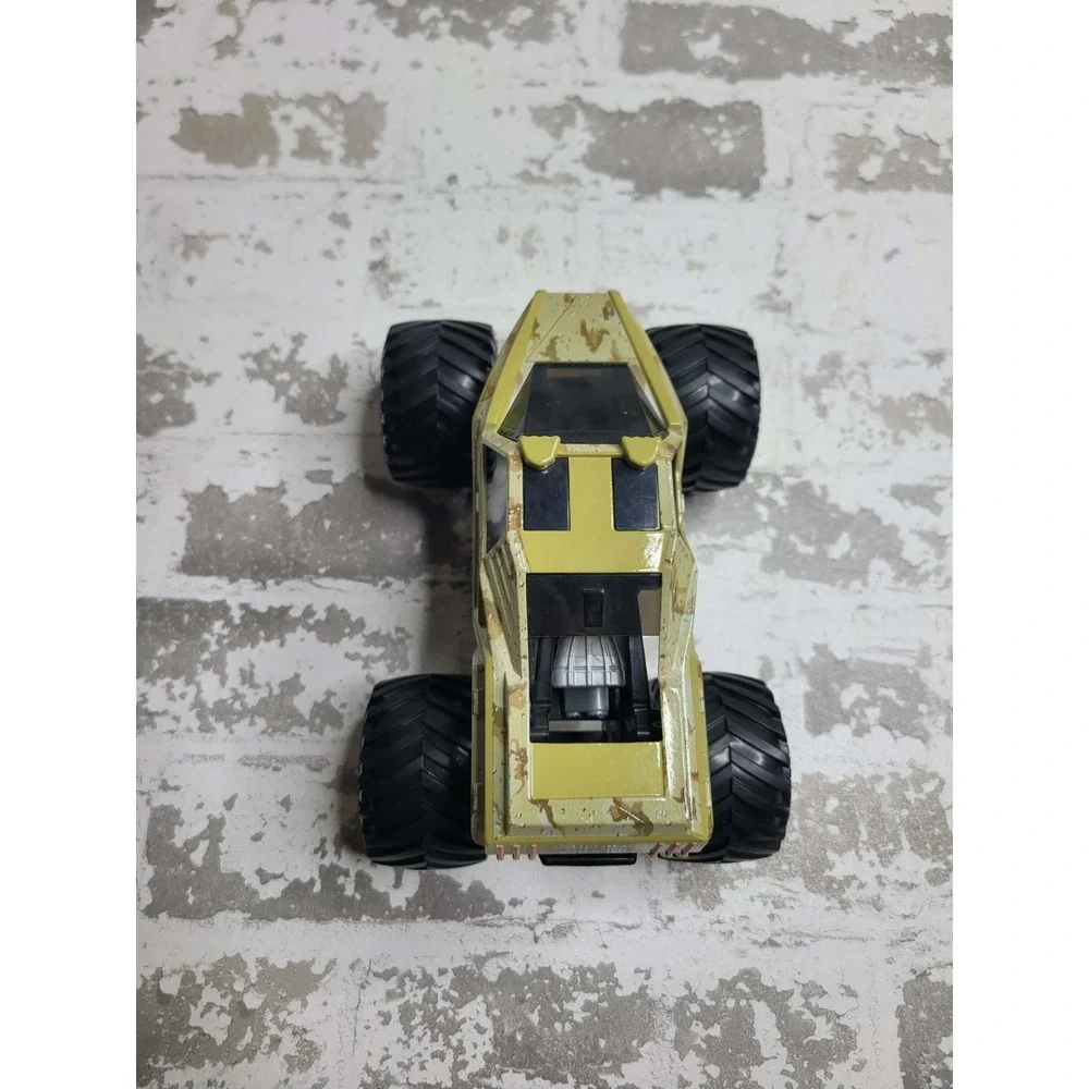 Lot of 3 Monster Jam Trucks Gravedigger, Earth Shaker,‎ Soldier Fortune